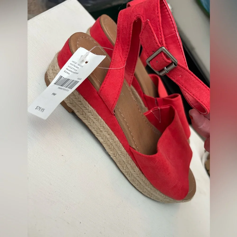 Ladies, 9, Lane Bryant, red sandal, new, great gift, vacation ready! - Picture 2 of 5